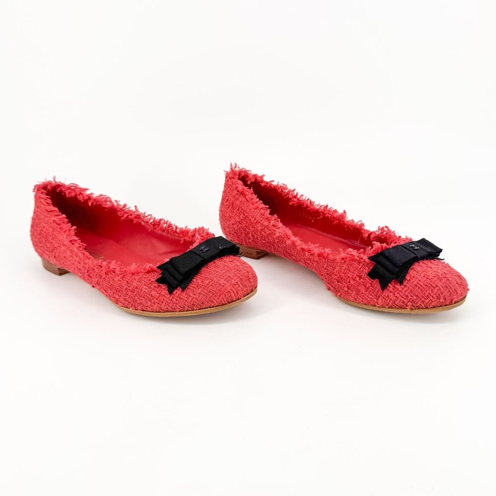 CHANEL Red Tweed Flats with Black Bow - Picture 2 of 15